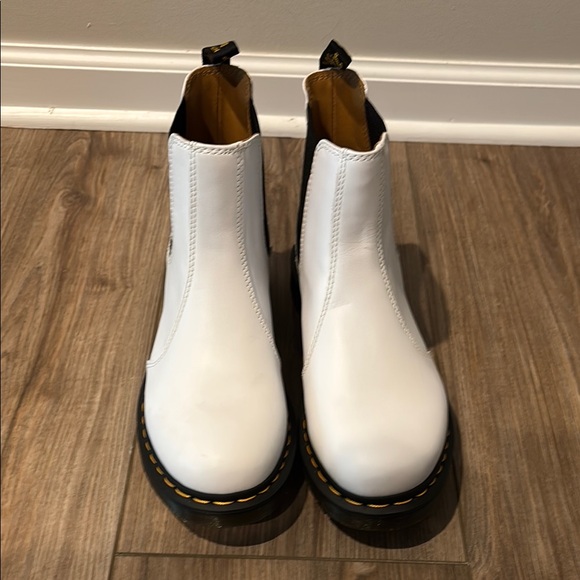 Dr. Martens White Chelsea boots - Picture 1 of 5